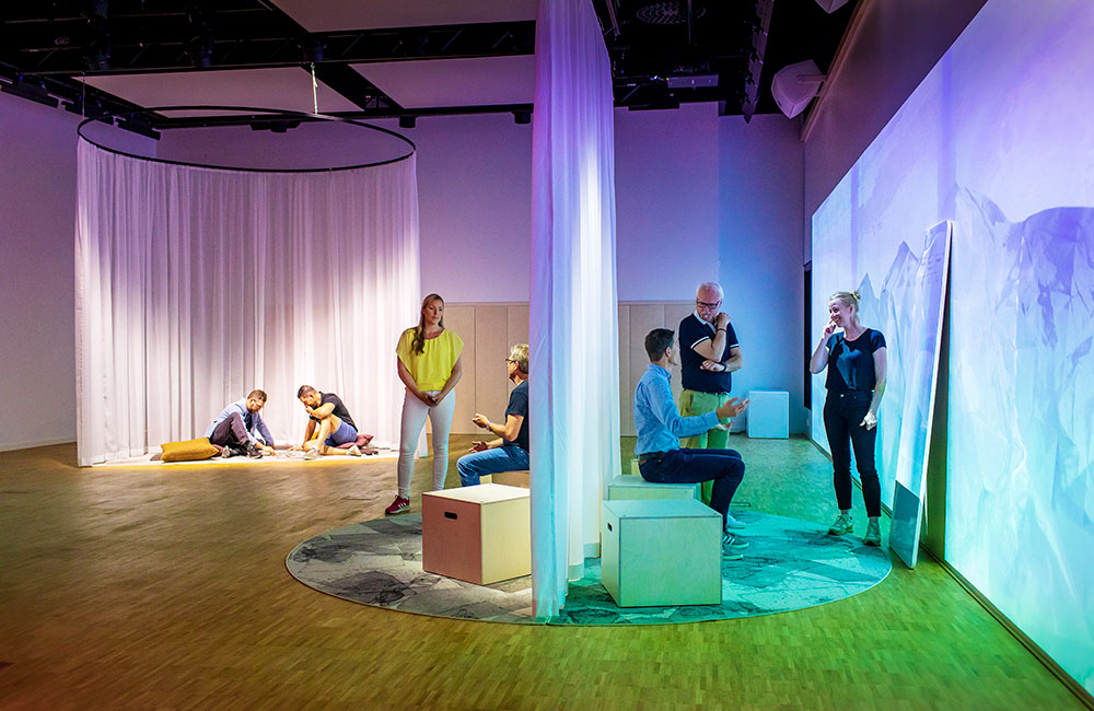 The Studion room in the Learning Lab can be designed in many different ways with the help of lighting, projections and furniture. Photo: Emelie Asplund 